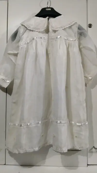 Vestido de bautizo blanco con encaje y lazos - miniatura 2