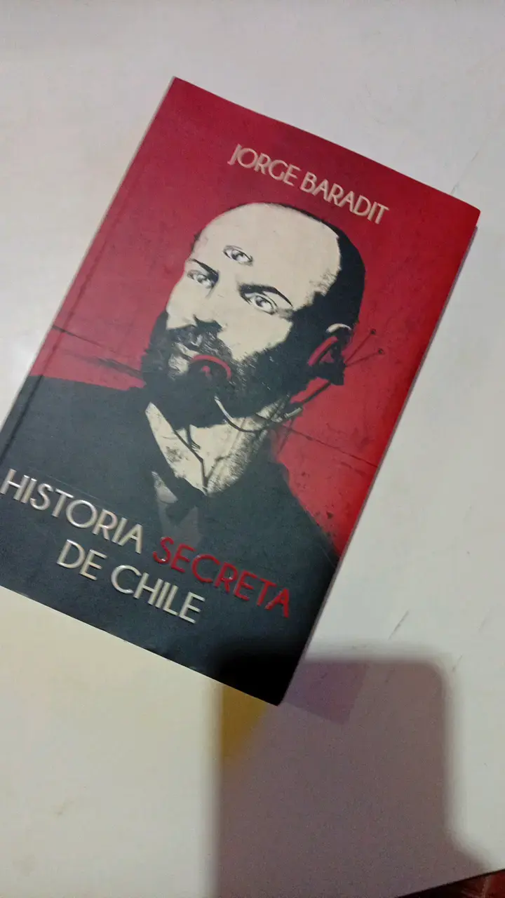 Libro Historia Secreta de Chile por Jorge Baradit