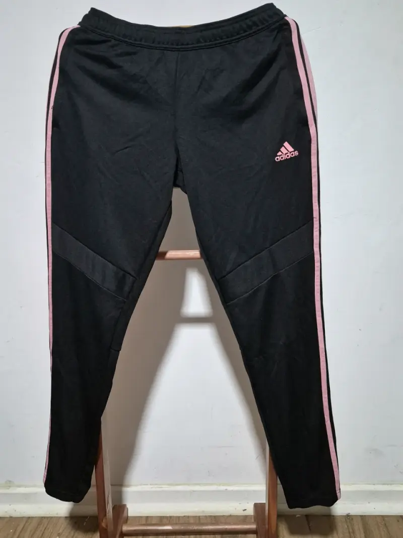 Pantalones deportivos negros con franjas rosas Adidas - 1