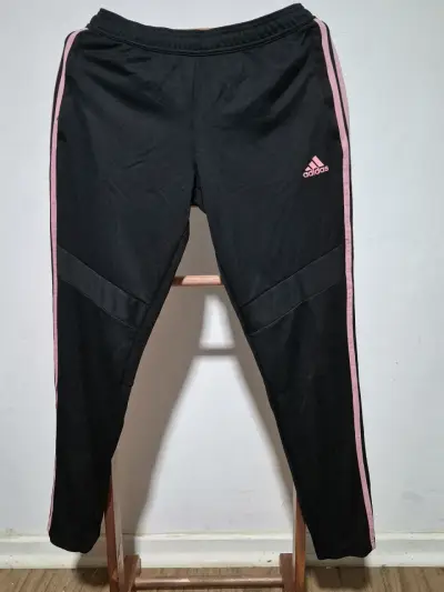 Pantalones deportivos negros con franjas rosas Adidas - miniatura 1