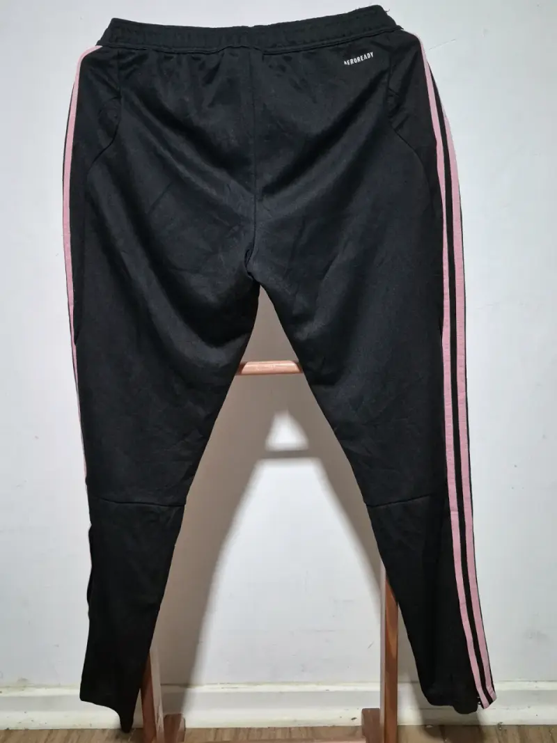 Pantalones deportivos negros con franjas rosas Adidas - 2