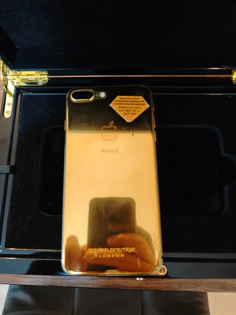 iPhone 8 Plus 256GB chapado en oro 24k - 1