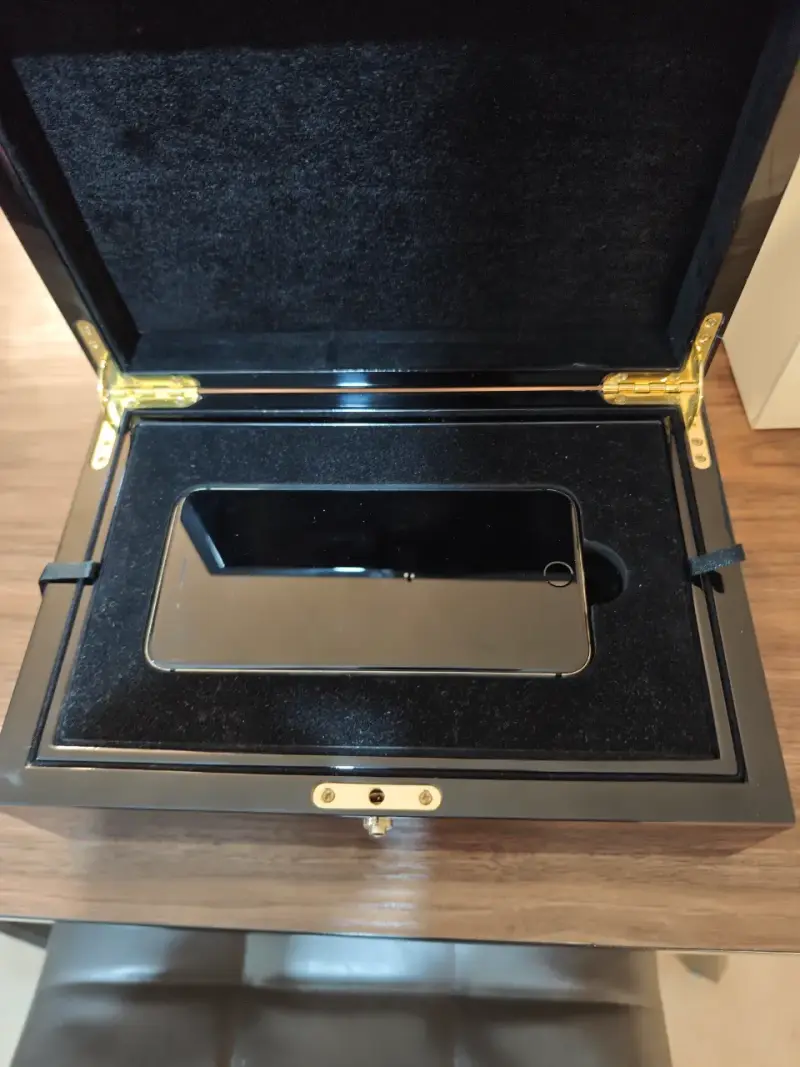 iPhone 8 Plus 256GB chapado en oro 24k - 2