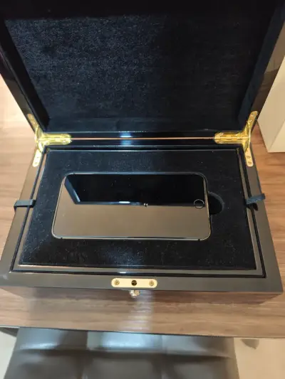 iPhone 8 Plus 256GB chapado en oro 24k - miniatura 2