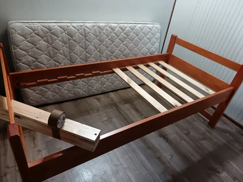 Cama individual de madera con colchón incluido
