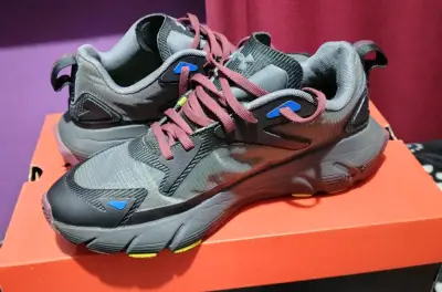 Zapatillas deportivas Under Armour grises - miniatura 2