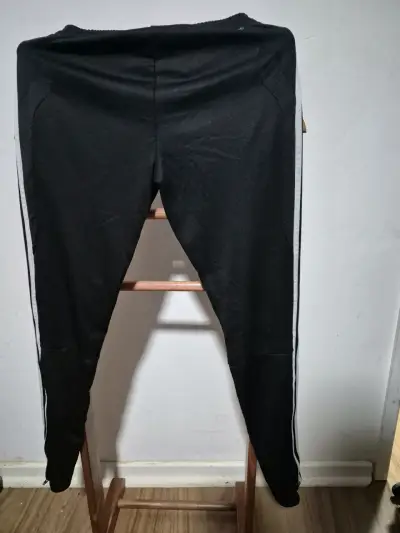 Pantalones deportivos negros Adidas con franjas - miniatura 2