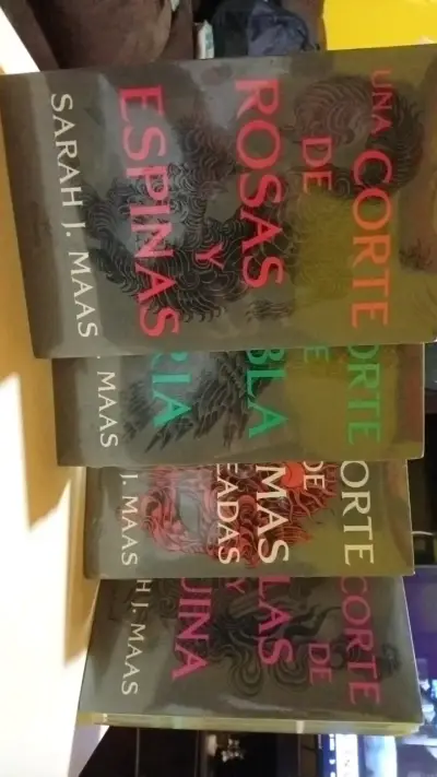 Colección Libros una Corte de Rosas y Espinas - miniatura 2