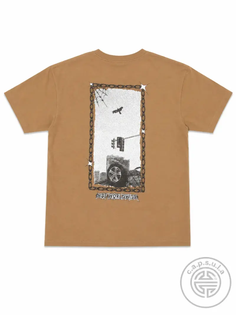 Polera marrón con diseño de auto y gráfico trasero - 2