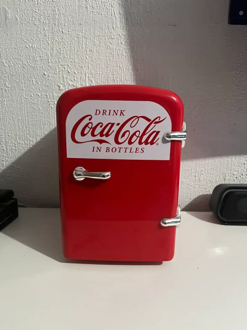 Mini refrigerador Coca-Cola rojo - 1