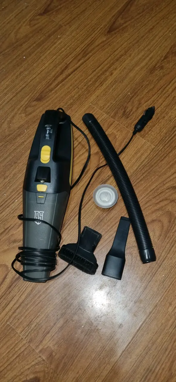 Aspiradora portátil para auto con accesorios