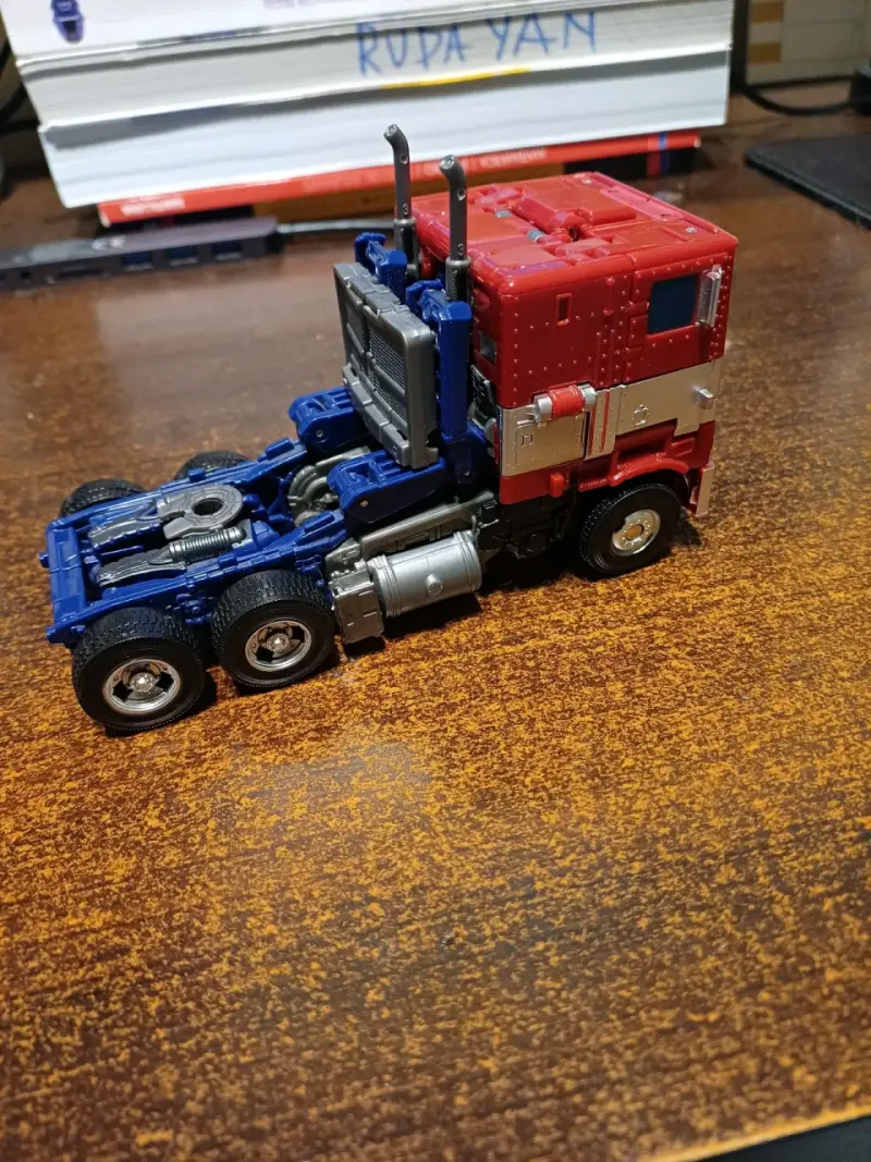 Optimus Prime Dark Commander YS04 - 4