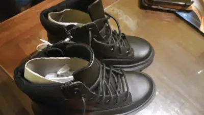 Botas negras de cuero Zara con etiqueta - miniatura 2