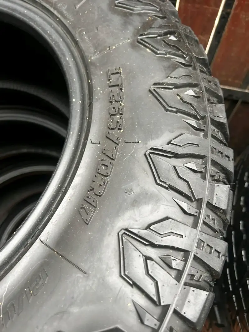 Juego de Neumáticos Radar Renegade R/T 265/70R17 - 4