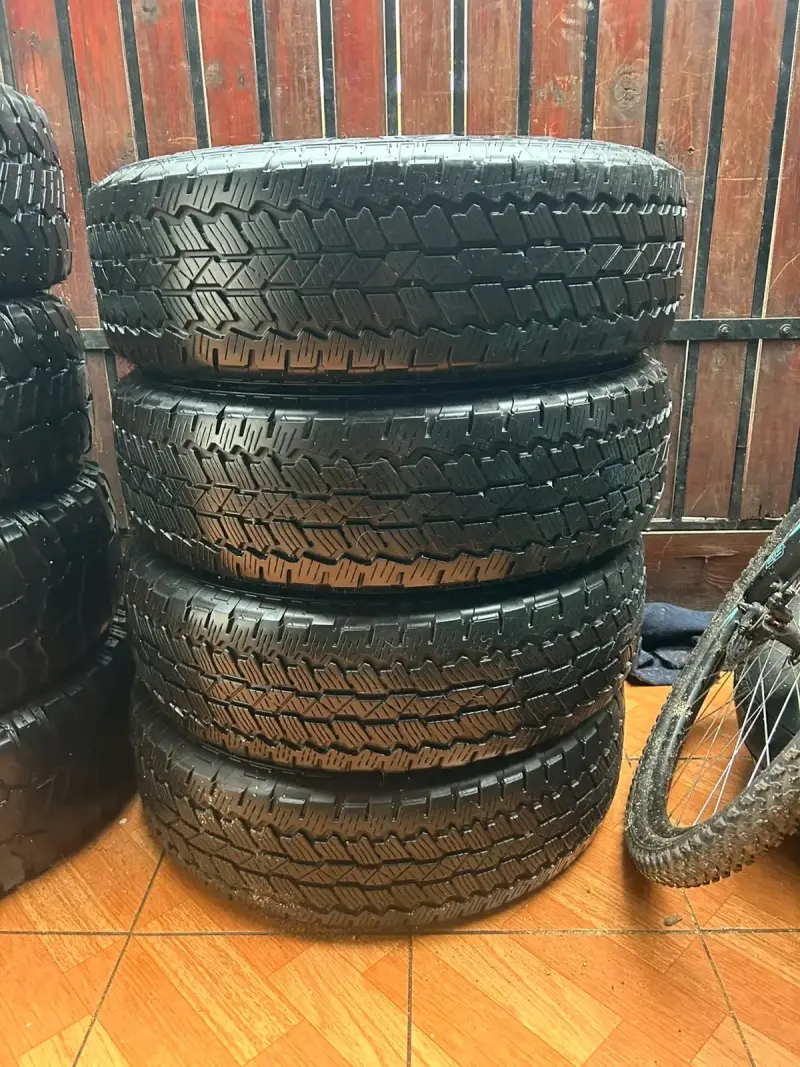 Juego de 4 neumáticos Bridgestone Dueler AT 255/70R17 - 1
