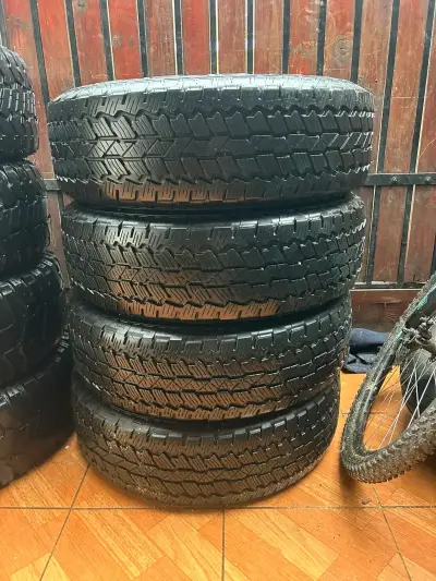 Juego de 4 neumáticos Bridgestone Dueler AT 255/70R17 - miniatura 1