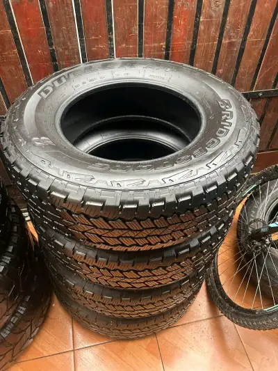 Juego de 4 neumáticos Bridgestone Dueler AT 255/70R17 - miniatura 2
