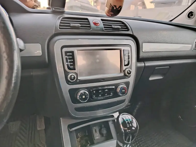 Camioneta JAC T6 2.0WT en buen estado - 6