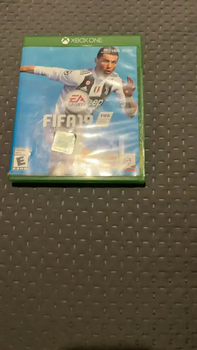Juego FIFA 19 para Xbox One - miniatura 1