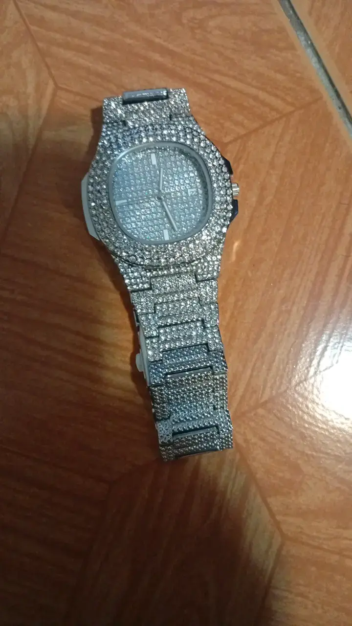 Reloj de Pulsera Plateado con Cristales - 2
