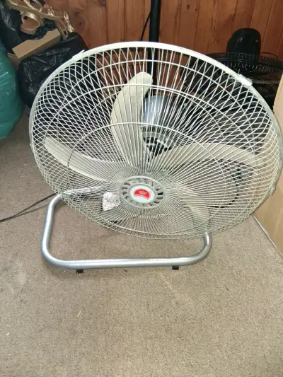 Ventilador de piso industrial grande - miniatura 1