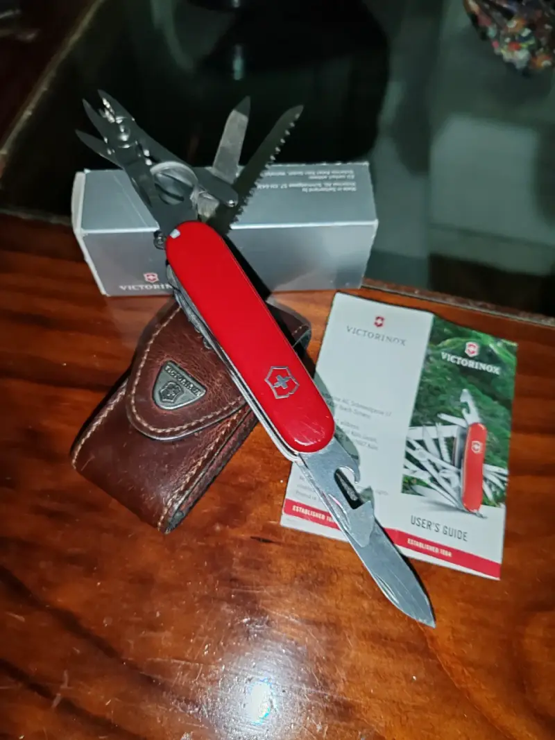 Navaja Suiza Victorinox con Estuche - 3