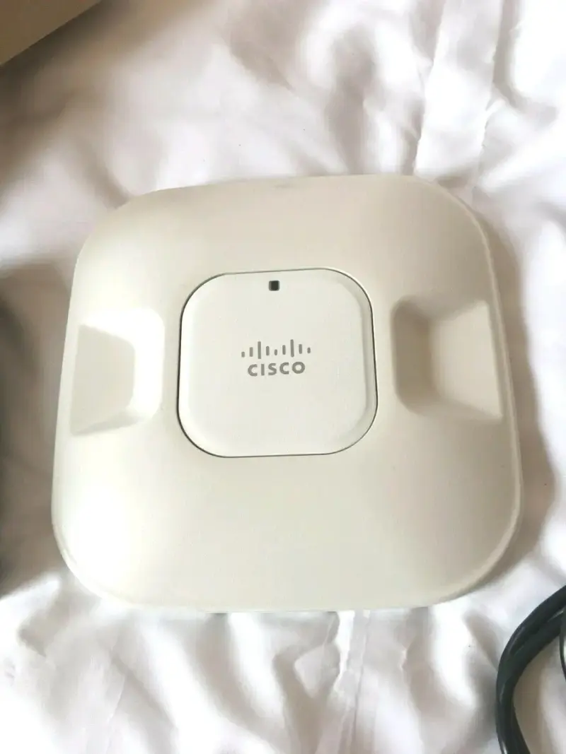 Punto de acceso inalámbrico Cisco en buen estado