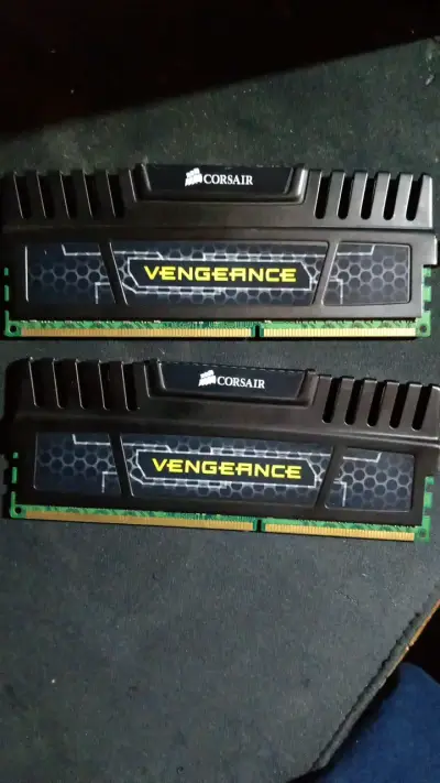 Memoria RAM Corsair Vengeance 8GB DDR3 - miniatura 1
