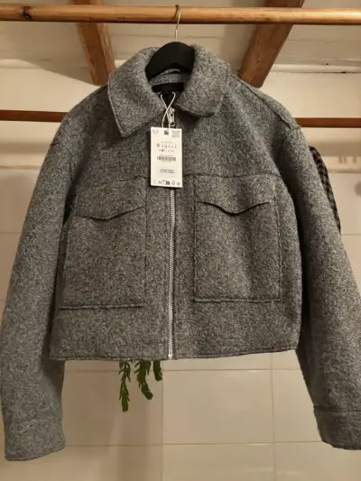 Chaqueta gris de lana con cierre para mujer - miniatura 1