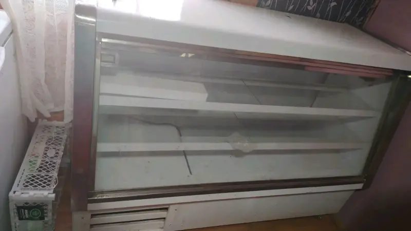 Vitrina refrigerada para exhibición de alimentos - 1