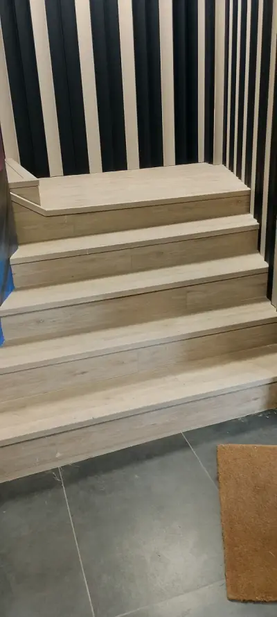Instalación de pisos flotantes vinílicos wallpane - miniatura 1