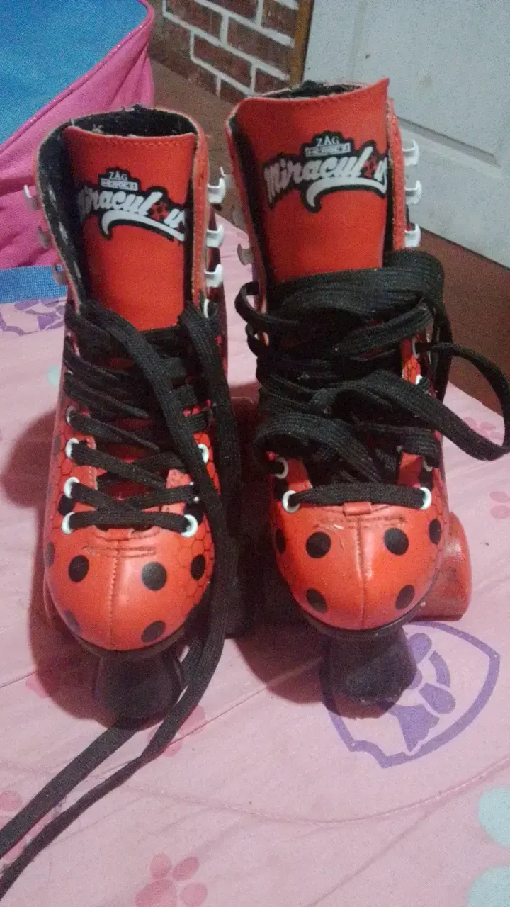 Patines de cuatro ruedas rojos Miraculus - 2
