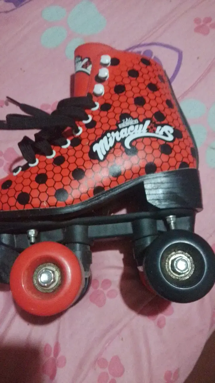 Patines de cuatro ruedas rojos Miraculus - 3