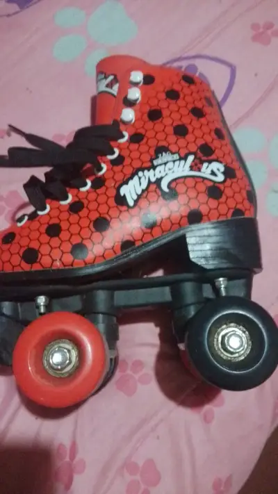 Patines de cuatro ruedas rojos Miraculus - miniatura 3