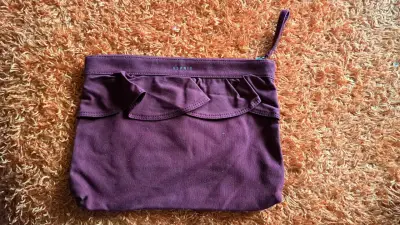 Bolso de mano morado Esprit con volantes - miniatura 1
