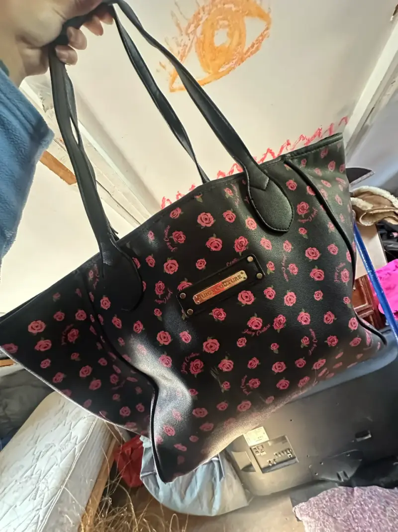 Bolso Juicy Couture con diseño de rosas