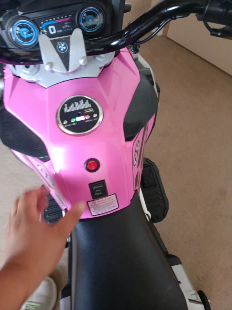 Moto eléctrica infantil rosa con luces y sonido - 5