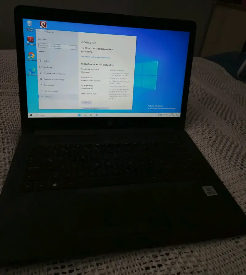Notebook HP con cargador y funda Targus - 4