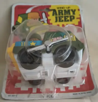 Juguete Jeep Militar Verde a Cuerda Vintage - miniatura 5