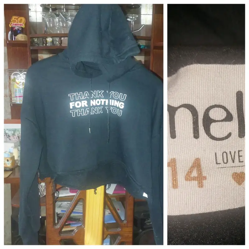 Polerón con capucha negro con estampado - 1