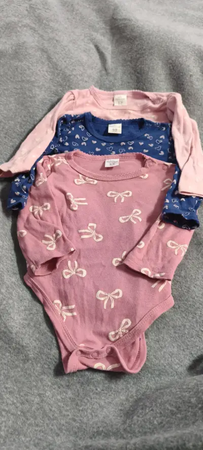 Conjunto de bodies para bebé niña 3 piezas - miniatura 1