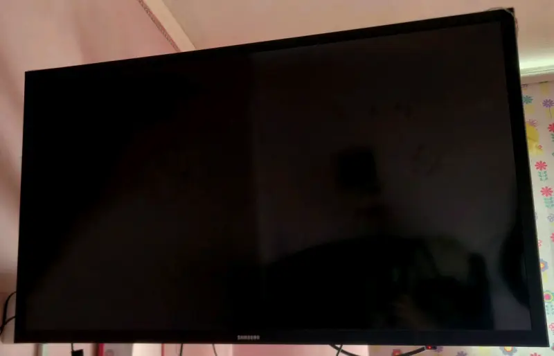 Televisor Samsung Smart TV 32 pulgadas - 1