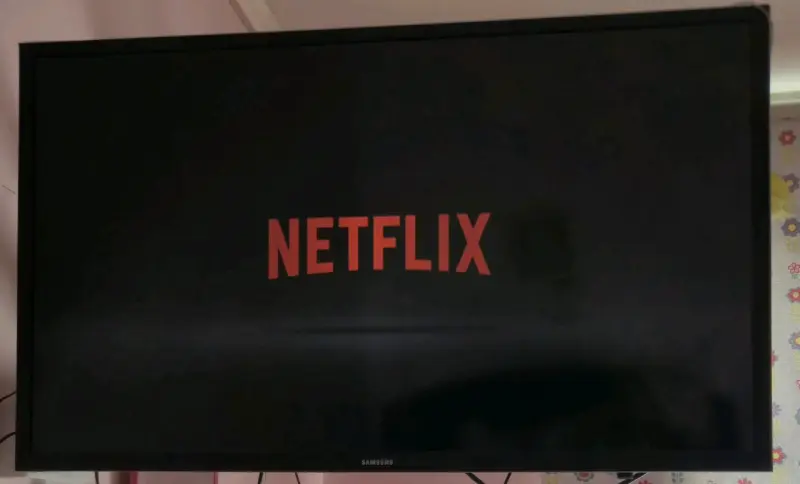 Televisor Samsung Smart TV 32 pulgadas - 5