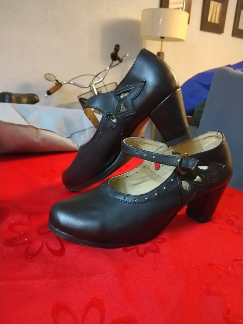 Zapatos de baile negros con tacón