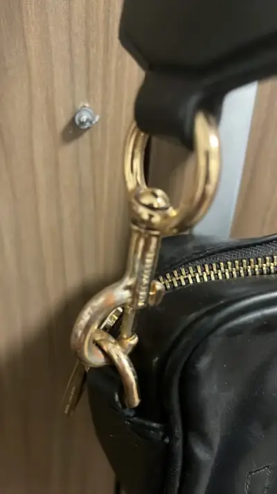 Bolso cruzado negro Marc Jacobs con correa ajustable - miniatura 3