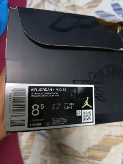 Zapatillas Air Jordan 1 Mid SE color verde y negro - miniatura 1