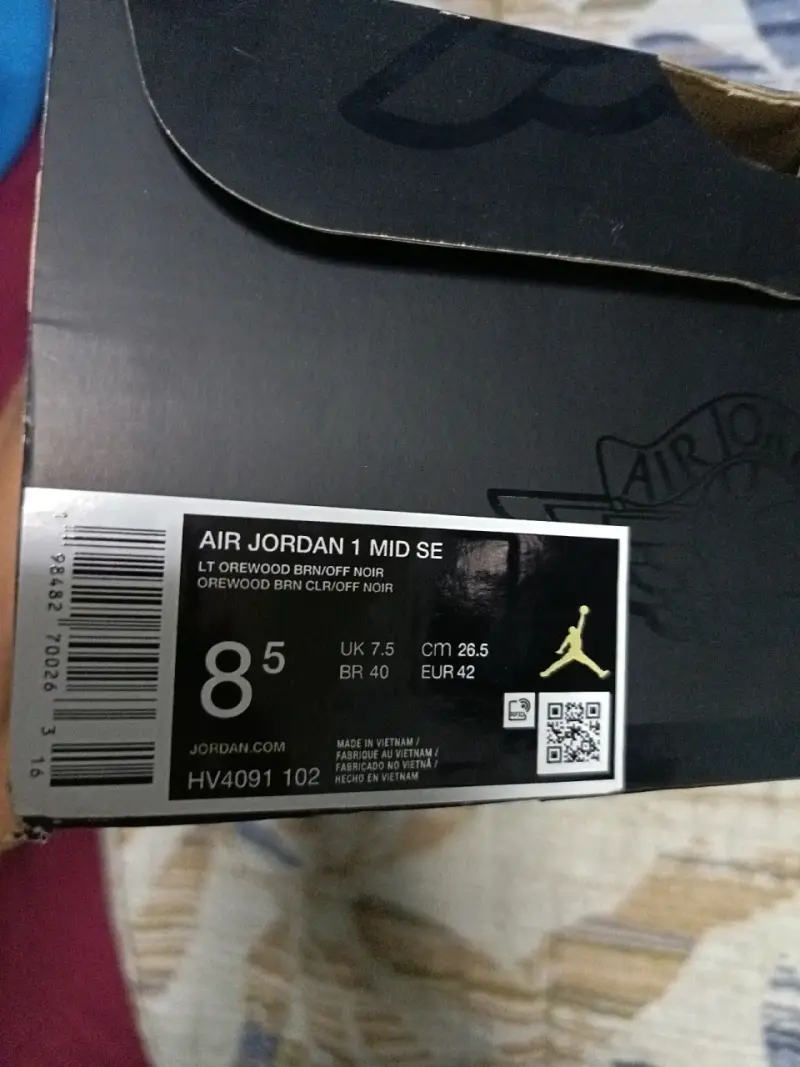 Zapatillas Air Jordan 1 Mid SE color verde y negro - 2
