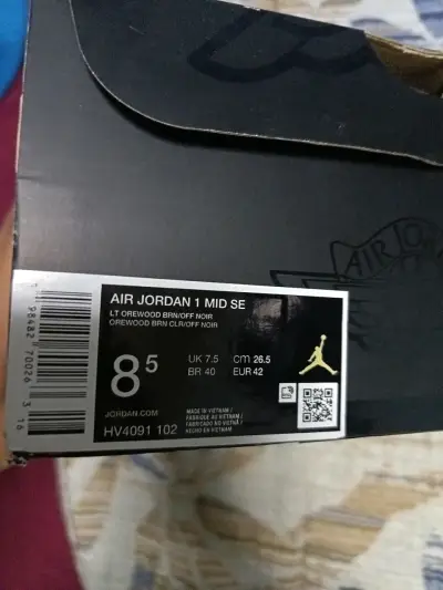 Zapatillas Air Jordan 1 Mid SE color verde y negro - miniatura 2