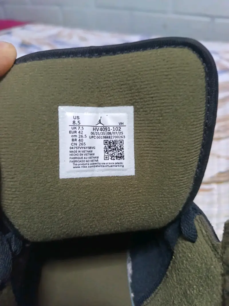 Zapatillas Air Jordan 1 Mid SE color verde y negro - 3