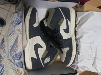 Zapatillas Air Jordan 1 Mid SE color verde y negro - miniatura 4